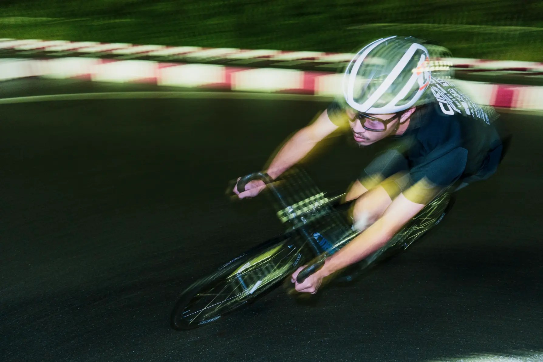 Rider cornering at speed during the Natural Machine fixed-gear criterium