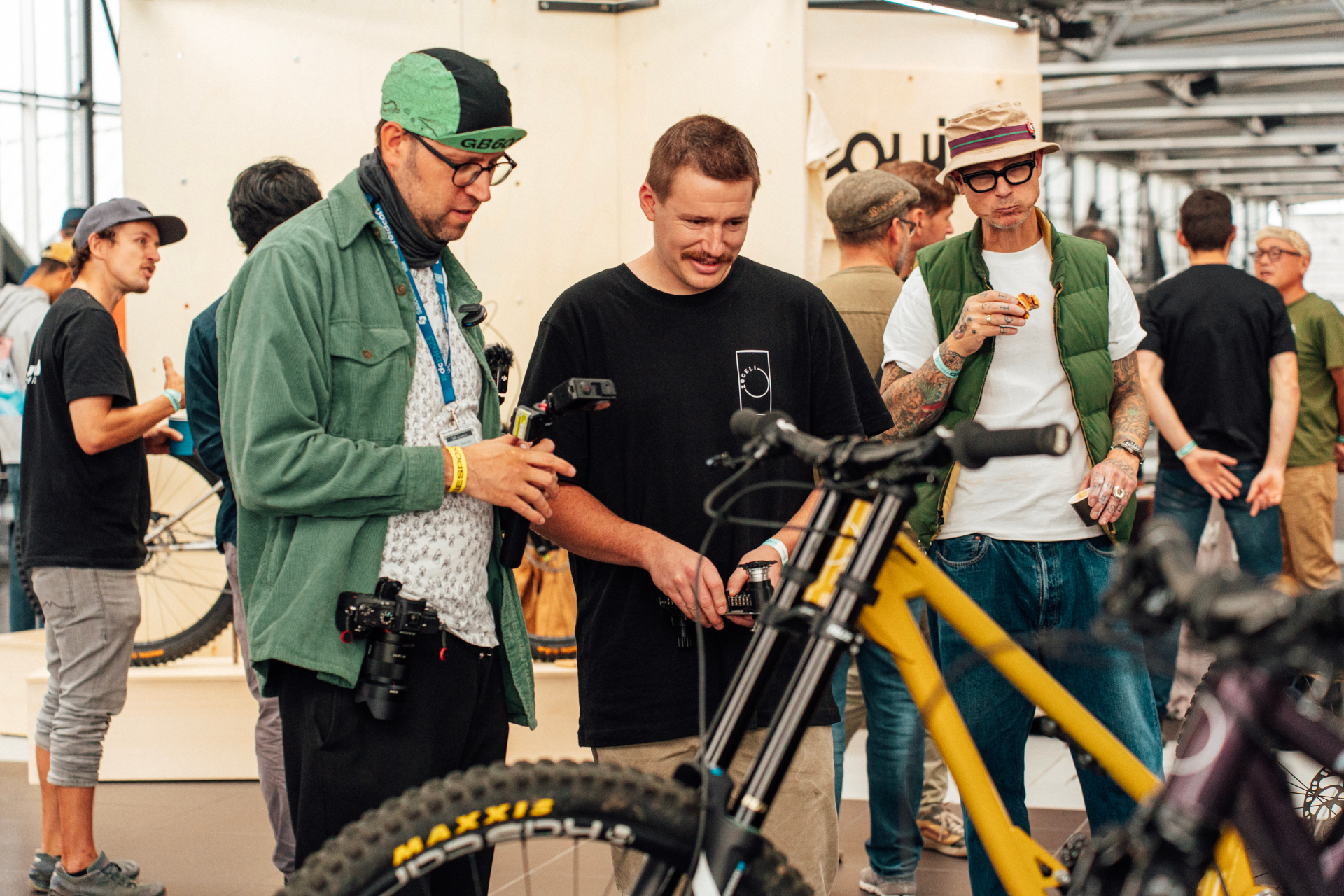 Press and builders in conversation on the BESPOKED show floor