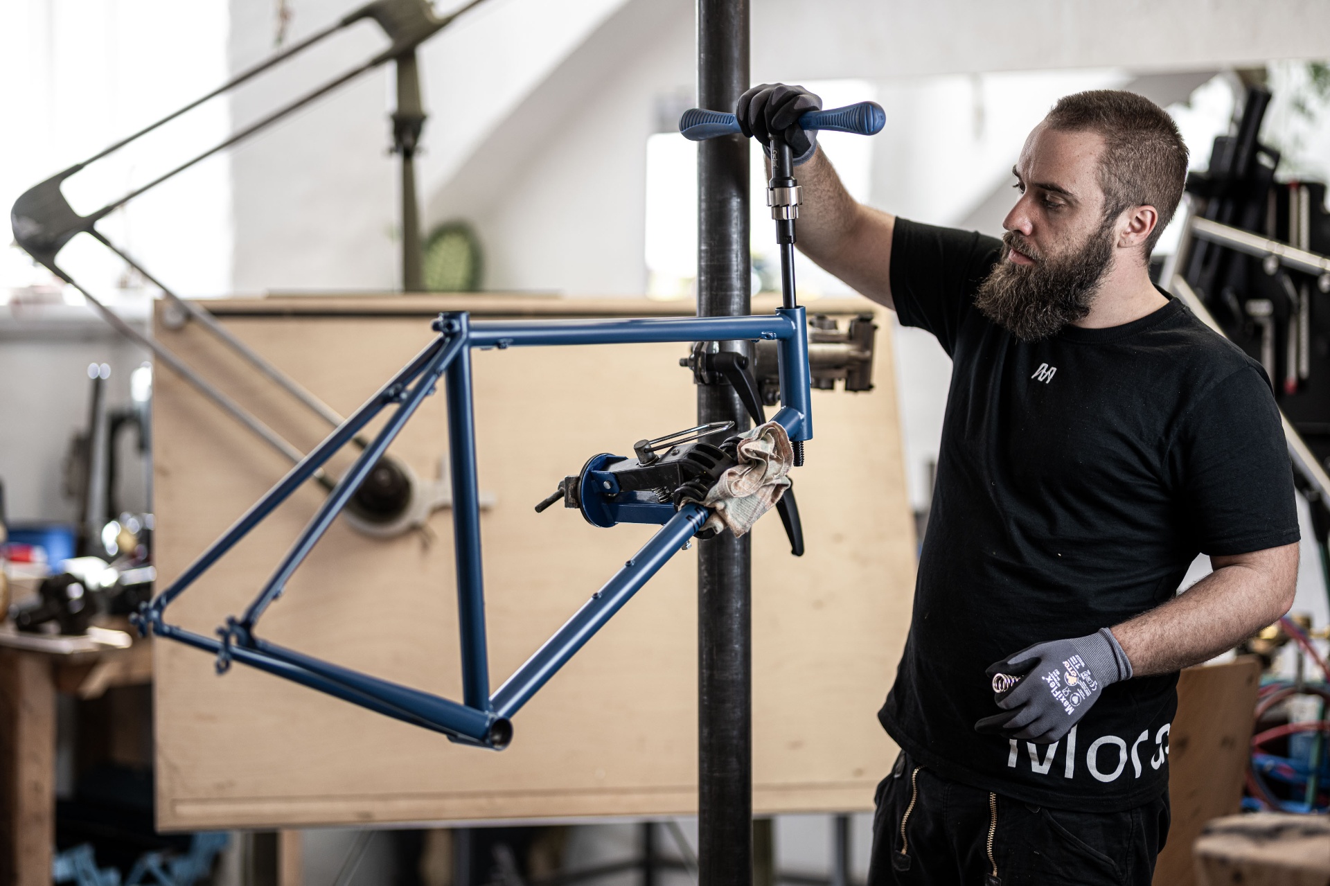 Vincent Morassi at work in the Morassiframes workshop